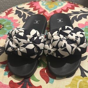 Shade and shore  beach sandals size 7